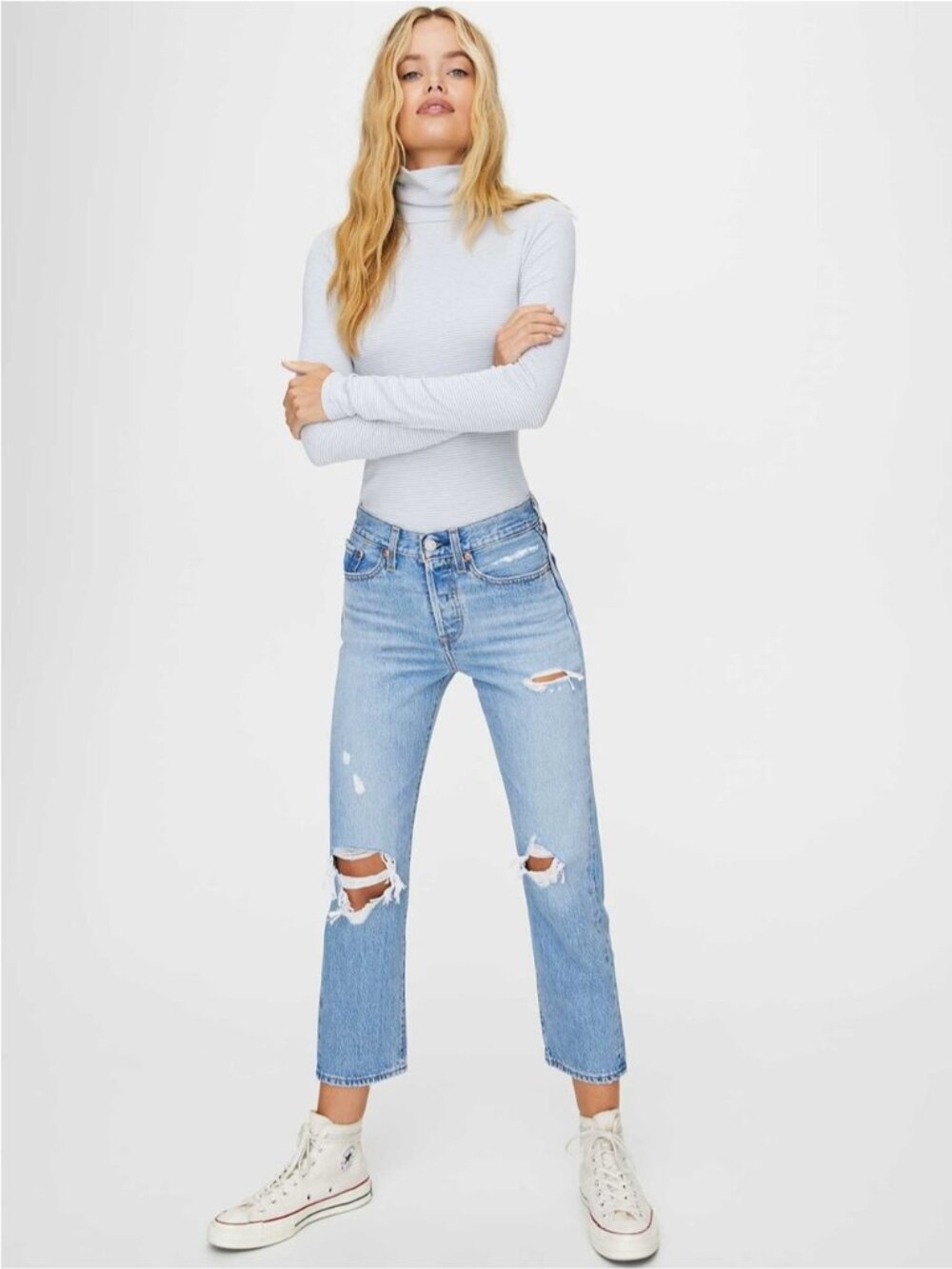 Aritzia Levi’s Wedgie Straight High Rise Mom Jeans Size 28 Distressed Light Wash